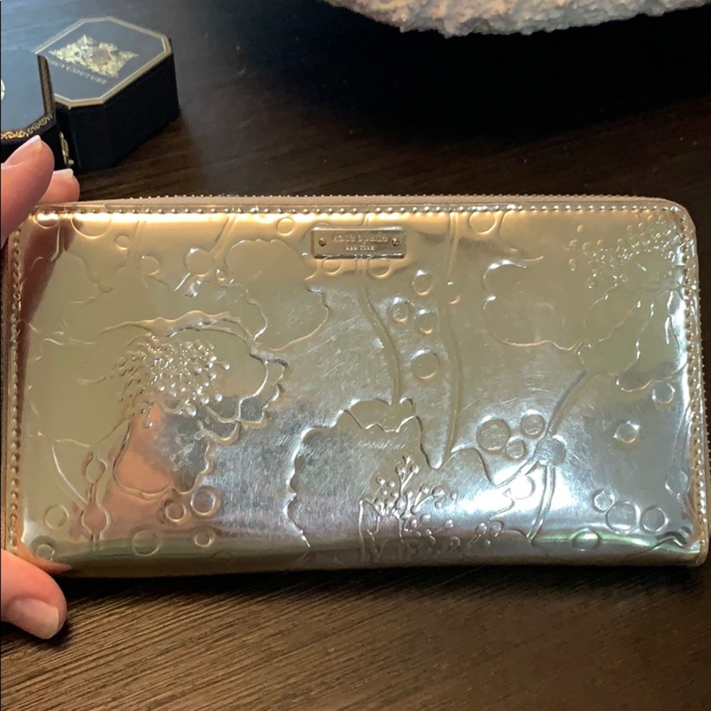 Gold wallet